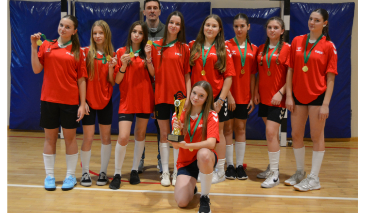 Klembów - drużyna SP Dobczyn wygrywa turniej koszykówki dziewcząt