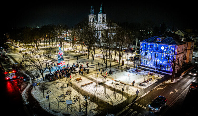 Rozświetlenie miejskiej choinki. W Radzyminie czuć już święta.
