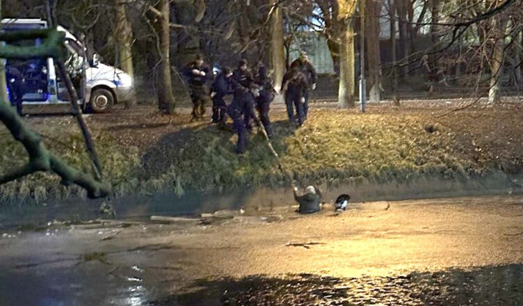 Policjanci OPP uratowali życie kibica