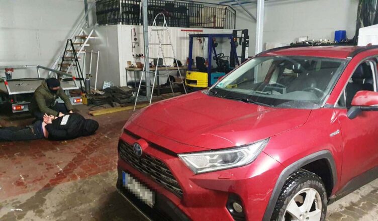 Udana akcja Skorpionów - odzyskana toyota i zatrzymany paser