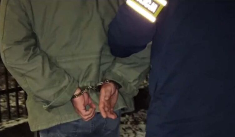 8 lat pozbawienia wolności grozi 51-letniemu mieszkańcowi Otwocka, który w domu posiadał nielegalny arsenał