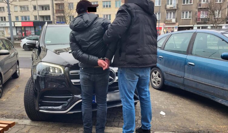 Na oczach policjanta ukradł z samochodu 7000 dolarów