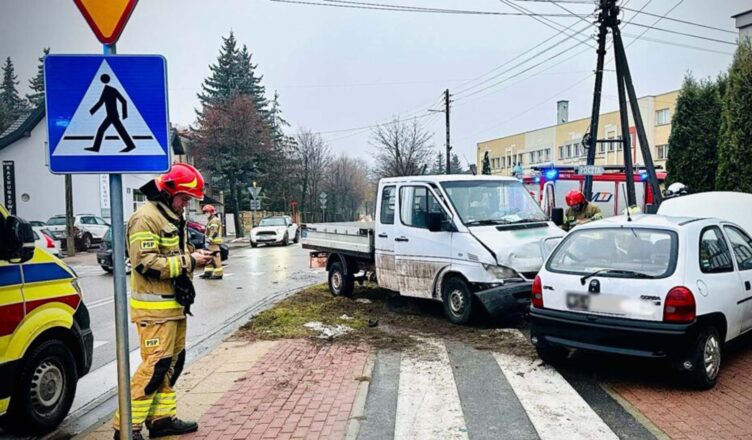 Jazda na pamięć zakończona wypadkiem przy „Kobyle”. Dwie osoby trafiły do szpitala.