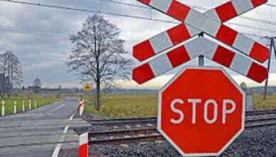 Zignorował znak STOP - zderzył się z pociągiem