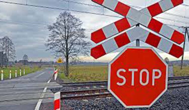 Zignorował znak STOP - zderzył się z pociągiem