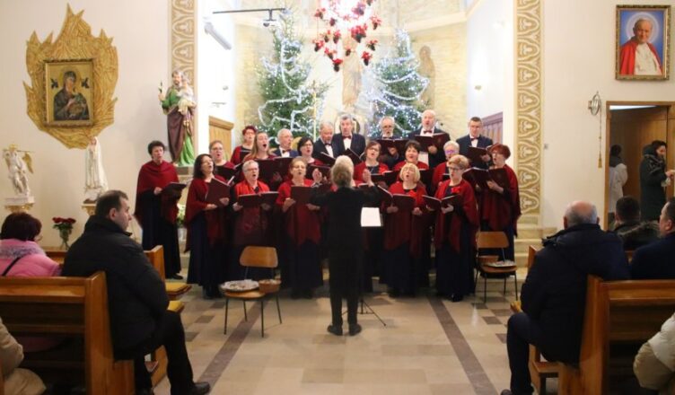 Tłuszcz - koncert kolęd Chóru Miejskiego LUX MEA
