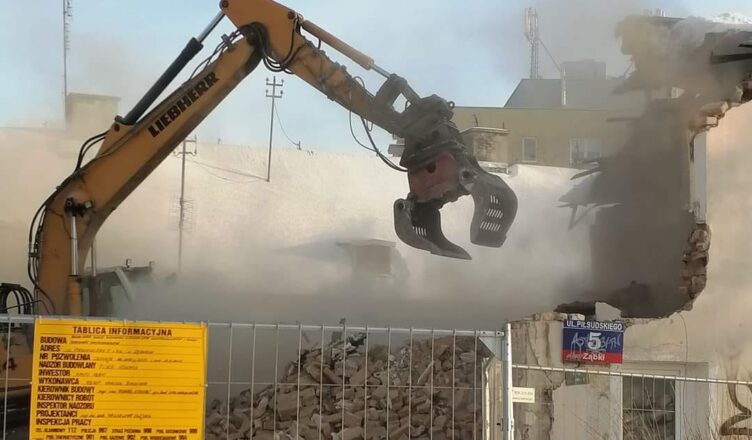 Ząbki - umowa na rozbiórkę budynków wielorodzinnych i gospodarczych przy Piłsudskiego 5 i 5a podpisana