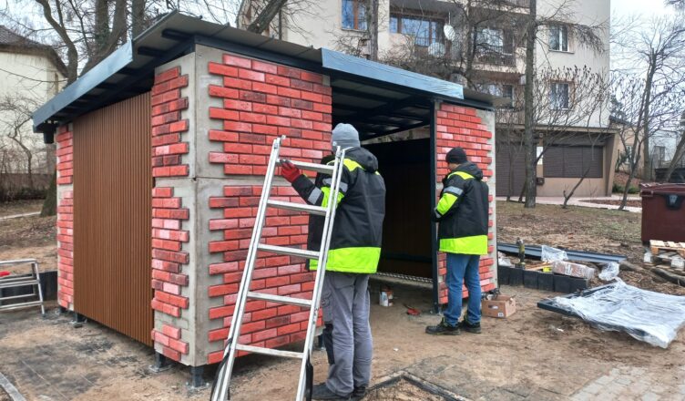 Zielonka - powstają wiaty w osiedlu Długa