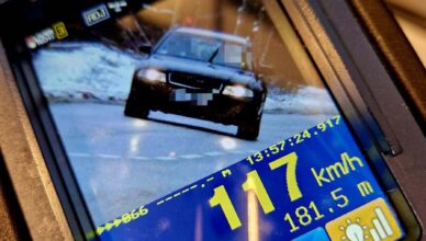 Mandat, punkty karne i utrata prawa jazdy - to efekt nadmiernej prędkości