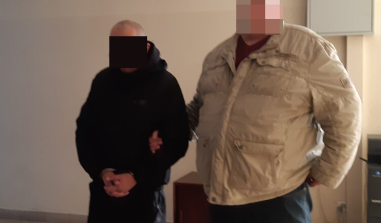 Policjanci zatrzymali podejrzanego o wywołanie fałszywego alarmu bombowego