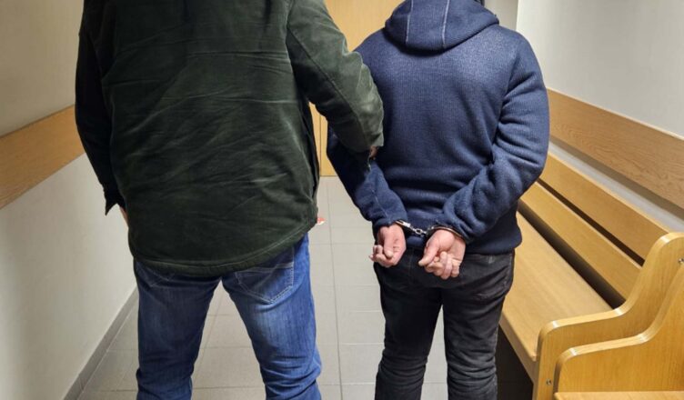 Trzy tymczasowe areszty za usiłowanie kradzieży z włamaniem mercedesa