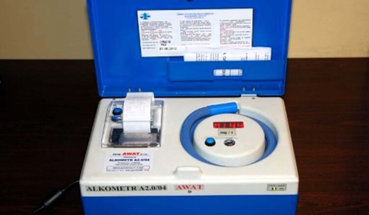 Bez odblasków, bez oświetlenia, za to z promilami. Kierujący rowerem sprawcą kolizji z ciężarówką