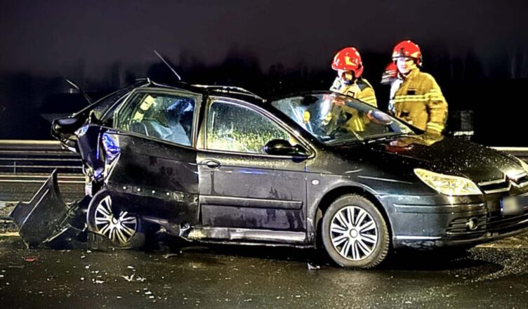 Fatalna widoczność i śliska jezdnia na trasie S8. Od razu doszło do wypadku.