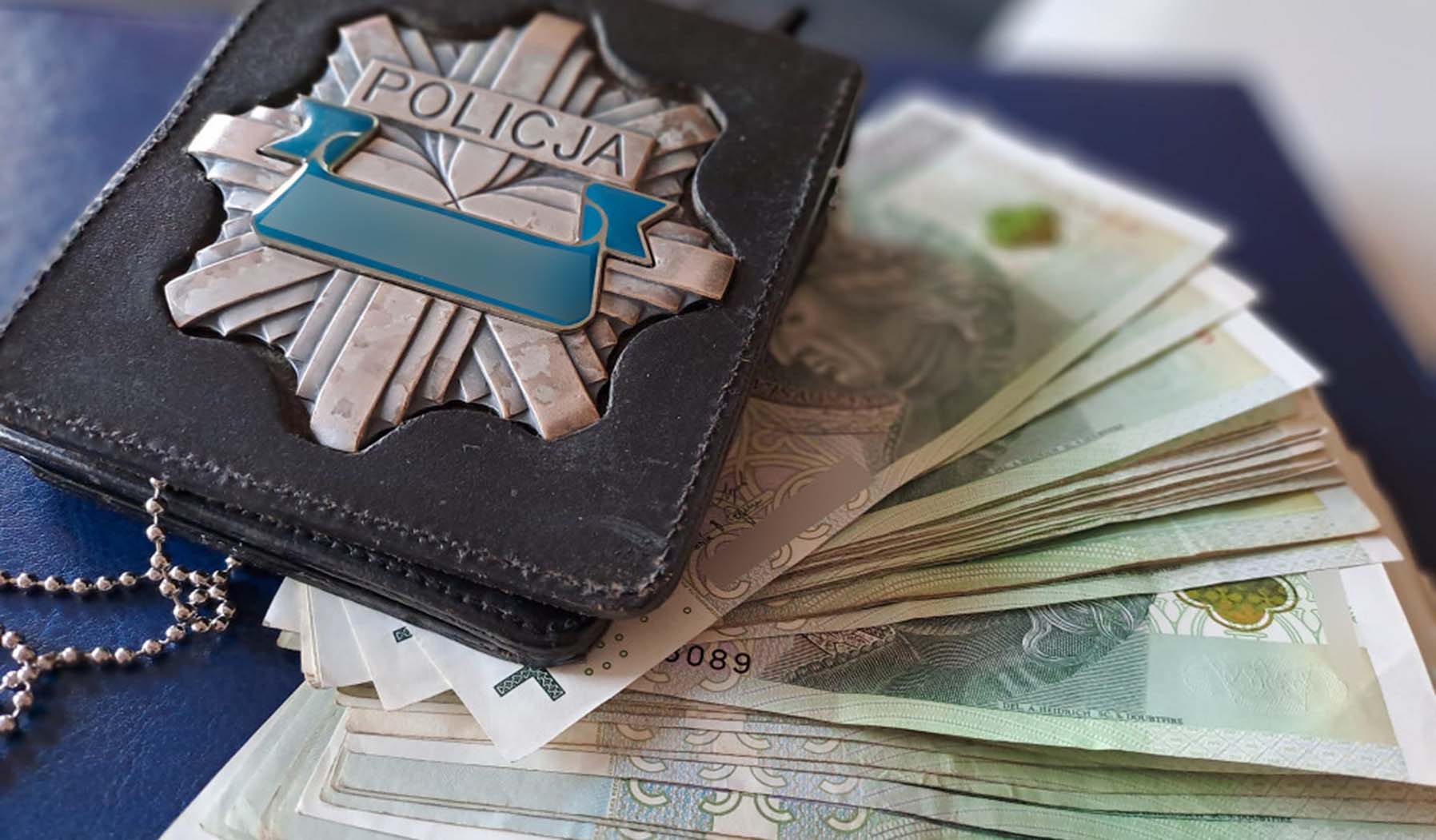 Przyniósł na komisariat znalezioną gotówkę