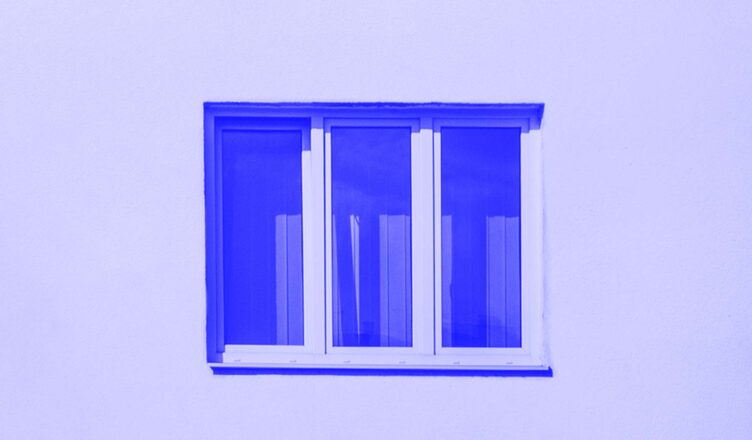 Wyskoczył przez okno, kiedy do drzwi zapukała Policja