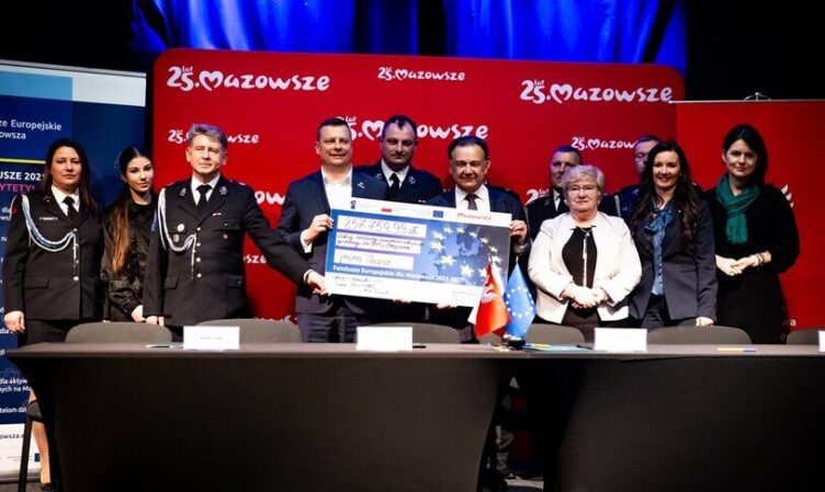 Tłuszcz - nowy samochód dla OSP Chrzęsne