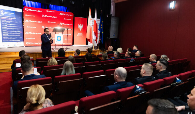Nowy wóz strażacki dla Ochotniczej Straży Pożarnej w Radzyminie