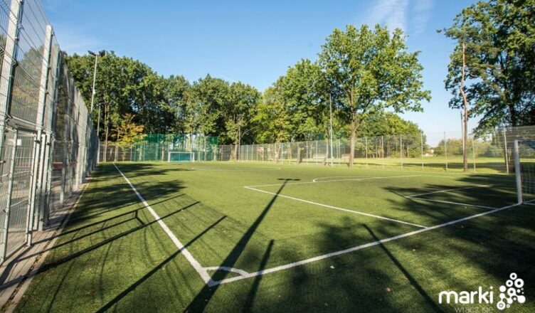 Marki - rezerwacja orlików