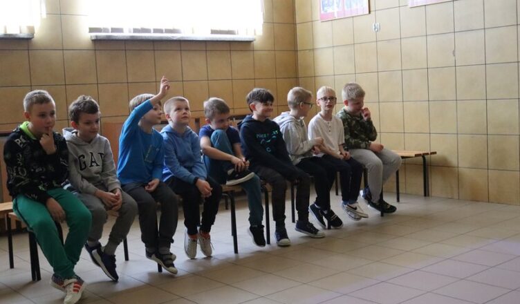 Magiczny dywan w Szkole Podstawowej im. Królowej Jadwigi w Tłuszczu