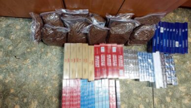 W aucie ukryła blisko 10 000 sztuk papierosów oraz 5 kilogramów suszu tytoniowego