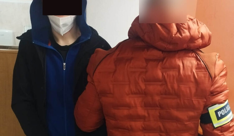 Zwabili do mieszkania grozili nożem