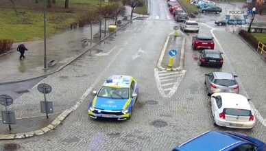 „Na sygnałach” do lekarza - policjanci z Ostrołęki pomogli kobiecie w ostatnim tygodniu ciąży