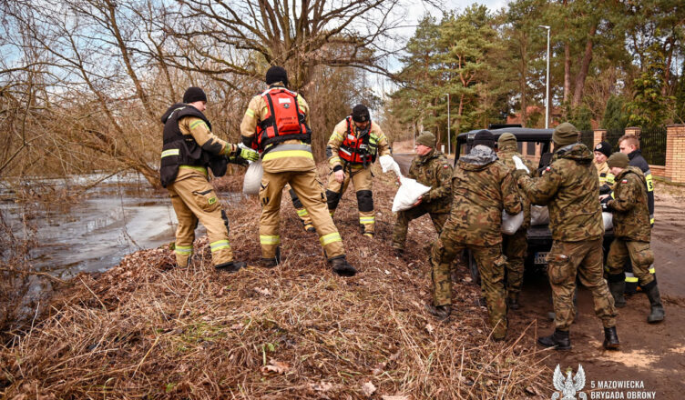Terytorialsi północnego Mazowsza prowadzą działania przeciwpowodziowe