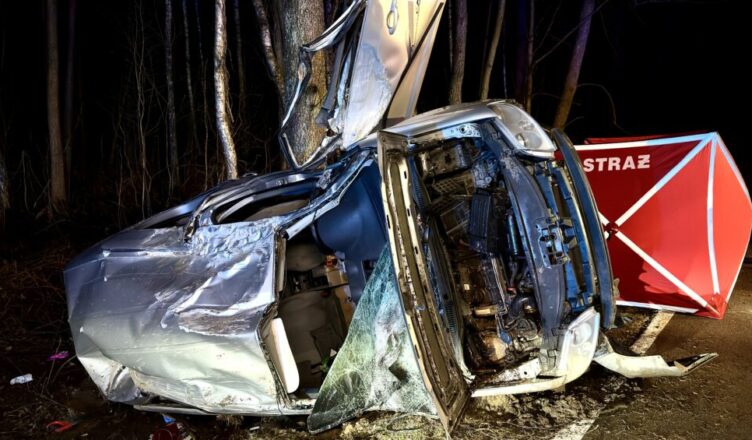 Śmiertelny wypadek na prostej drodze. W samochodzie byli rodzice i 2 – letni chłopczyk.