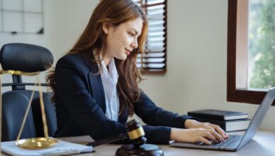 Odkryj siłę prawa: studia prawnicze dla przyszłych liderów