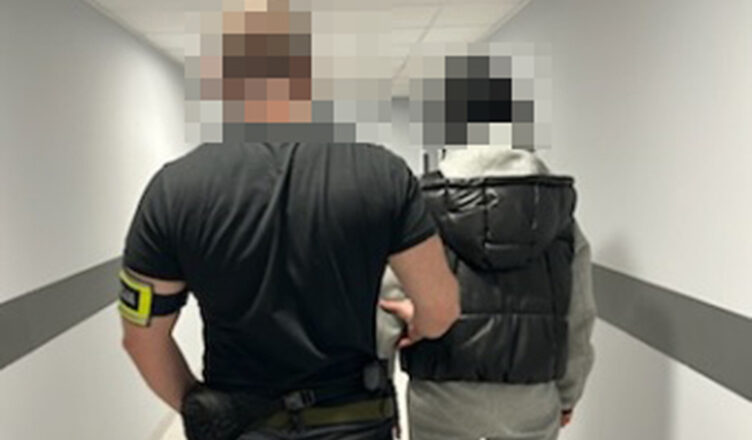 Dwie nastolatki zatrzymane za udział w oszustwie na policjanta