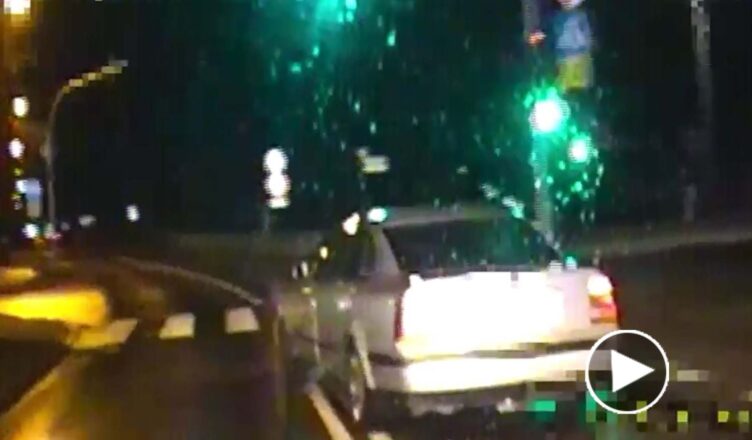 Wieczorny pościg ulicami Piaseczna, zatrzymany 18-letni kierujący