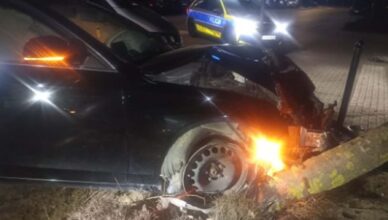 Ucieczka pijanego kierowcy zakończona na drzewie