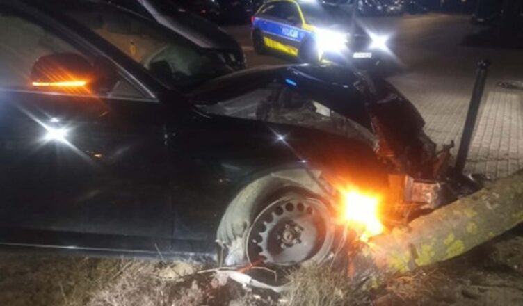 Ucieczka pijanego kierowcy zakończona na drzewie