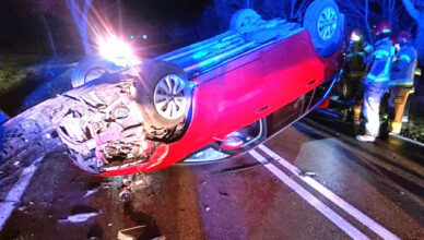 Chciał uniknąć zderzenia z sarną. Skończyło się dachowaniem auta.