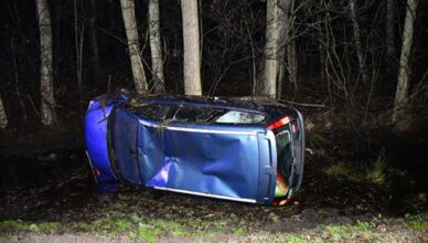 Stracił panowanie nad pojazdem i dachował