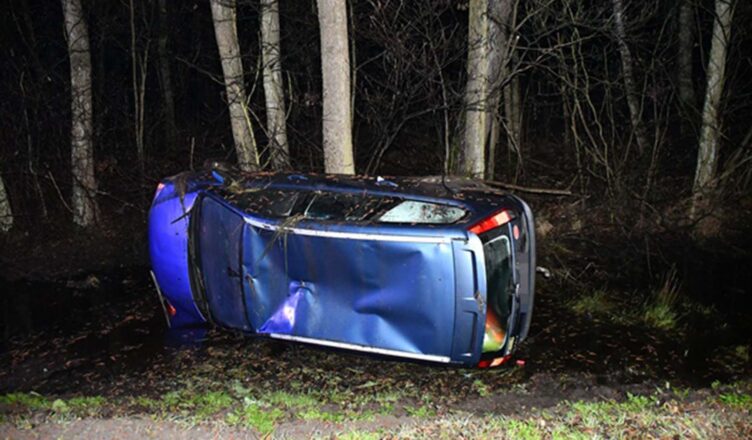 Stracił panowanie nad pojazdem i dachował