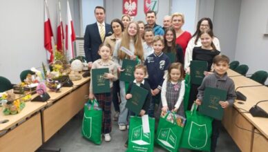 Zielonka - Laureaci konkursu „Wielkanocna eko-ozdoba” odebrali nagrody