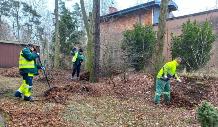 Zielonka - wiosenne porządki w parku, na skwerach i zieleńcach