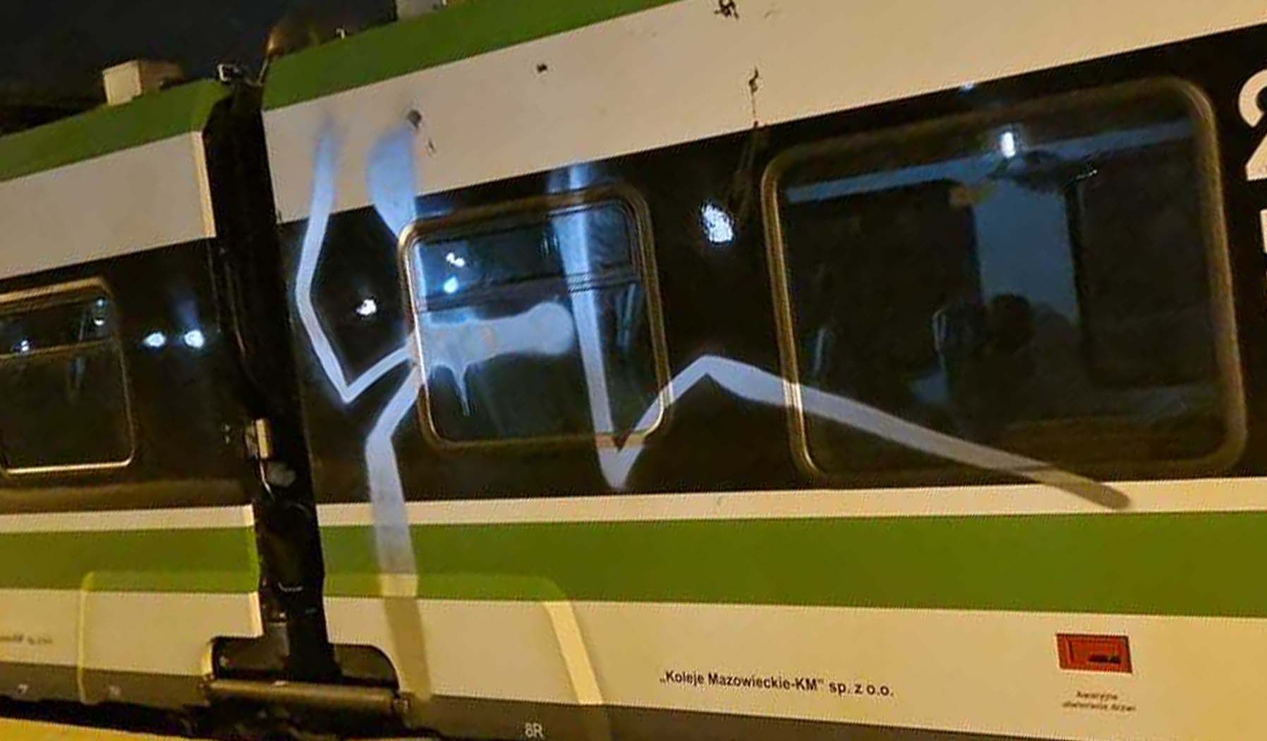 Odpowiedzą za graffiti na pociągu