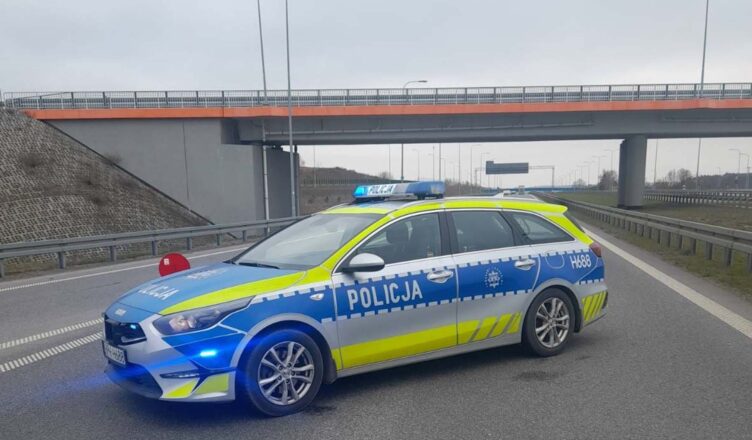 Jechał wózkiem inwalidzkim trasą S61