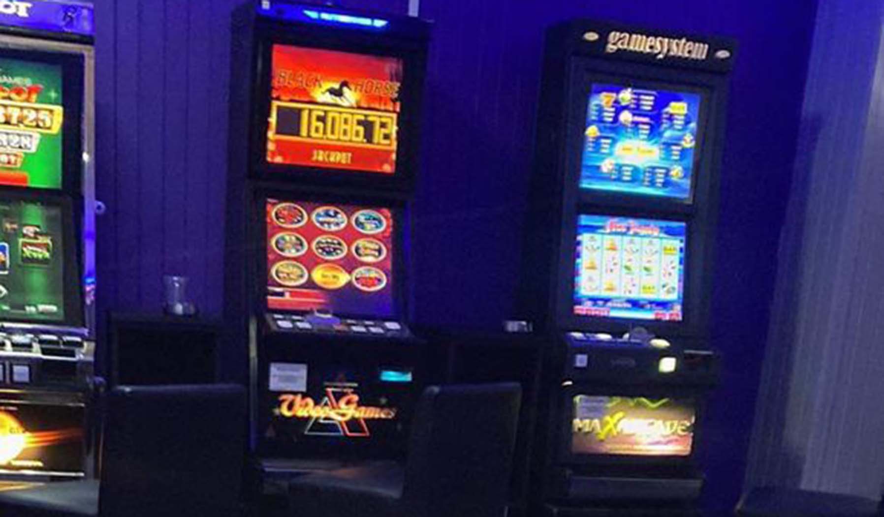 Nielegalnie działające automaty do gier zabezpieczone przez policjantów
