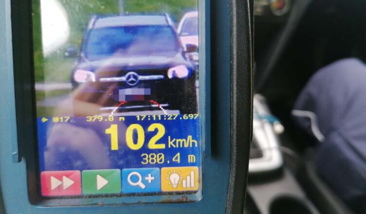 Jechała ponad dwa razy szybciej niż pozwalają przepisy