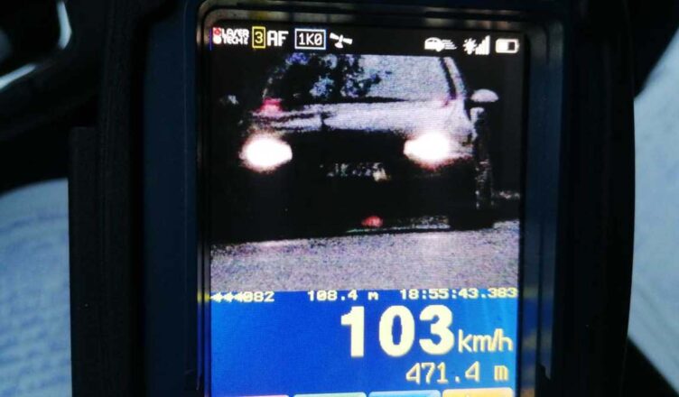 W obszarze zabudowanym z prędkością ponad 100 km/h