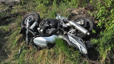 28-letni motocyklista wypadł z drogi