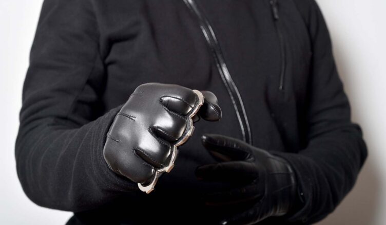 Areszt za rozbój z kastetem i okup