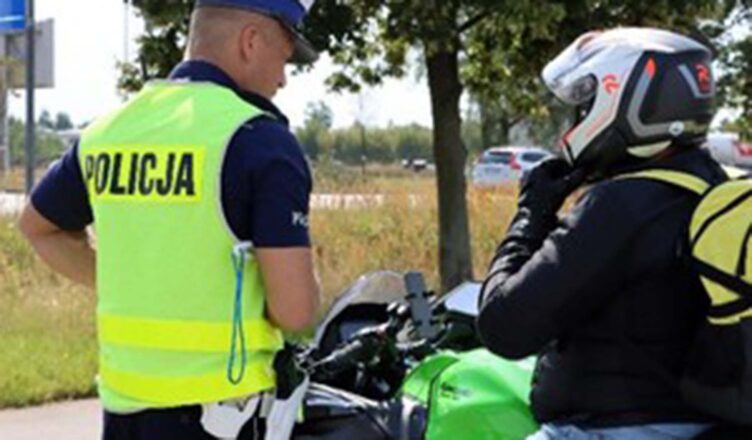 40-latek przewrócił się na skuterze. Był pijany i nie miał uprawnień.