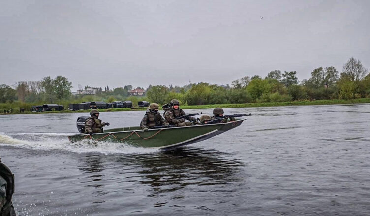 Szkolenie kadetów pod okiem saperów