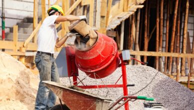 Wypożyczenie sprzętu budowlanego a jego kupno. Poznaj największe różnice.