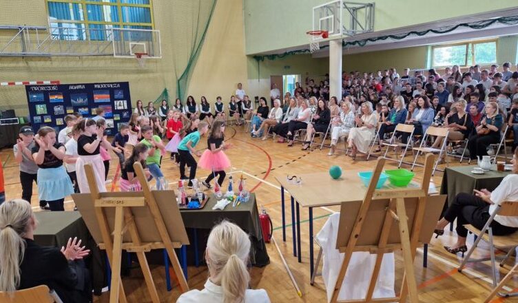 Ząbki - Wizyta Kurator Oświaty w Szkole Podstawowej nr 5