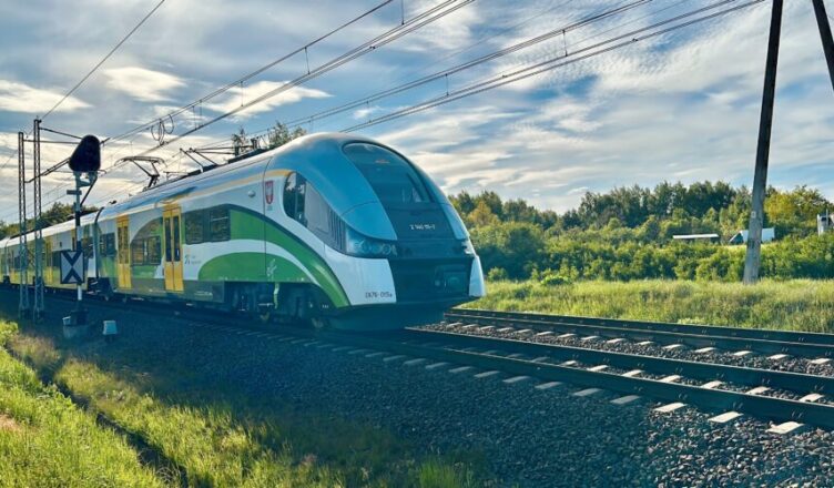 Koleje Mazowieckie z ofertą na długi weekend